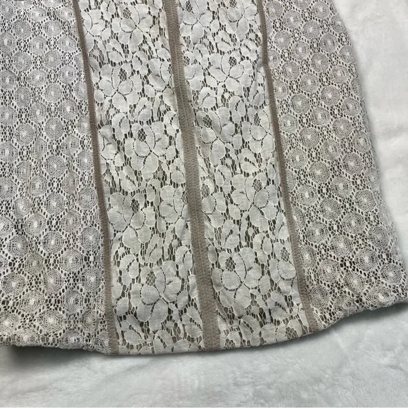 Maggy London Ivory Lace and Tan Bodycon Dress size 8 - Picture 4 of 7